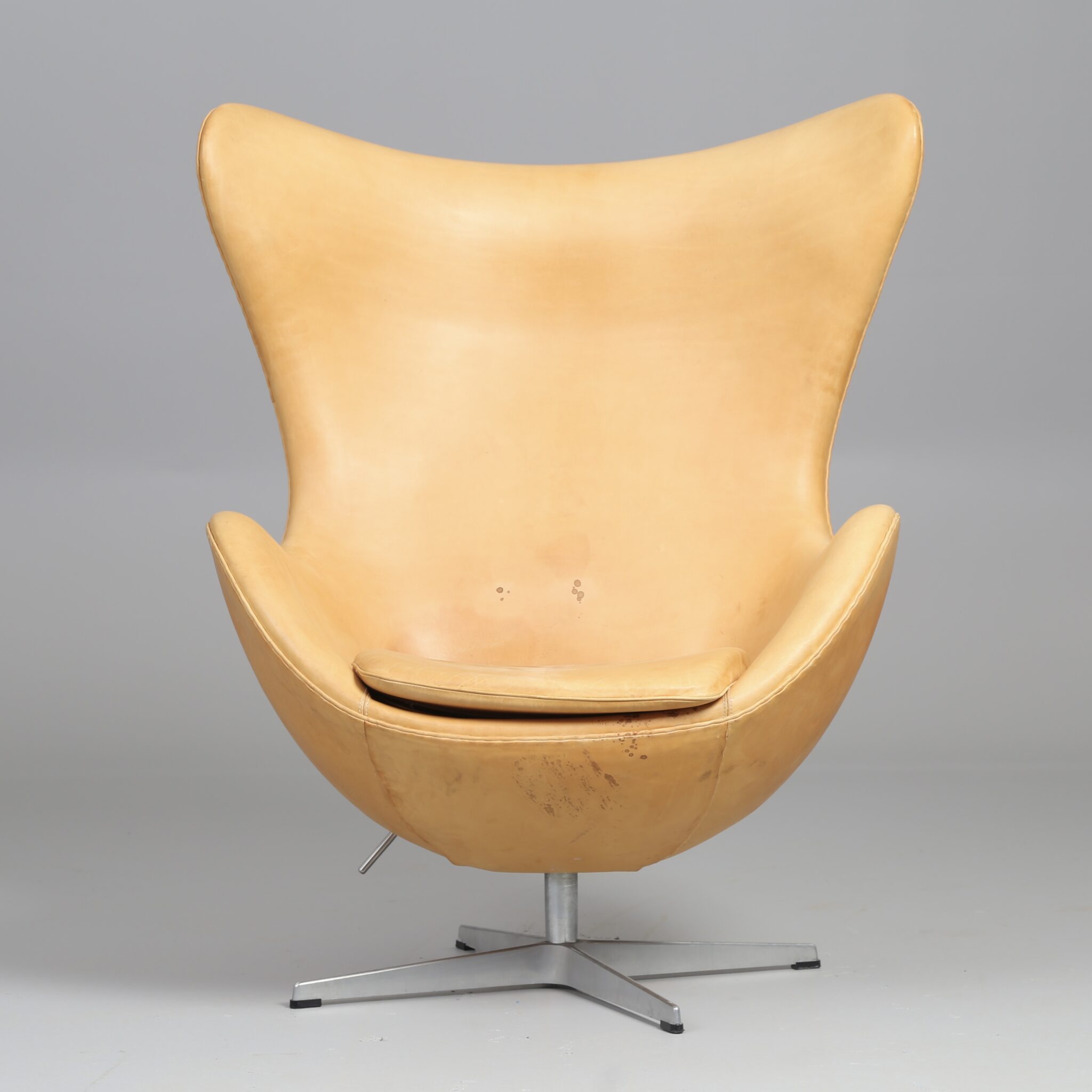 Egg Chair af Arne Jacobsen hos Bidstrup Auktioner